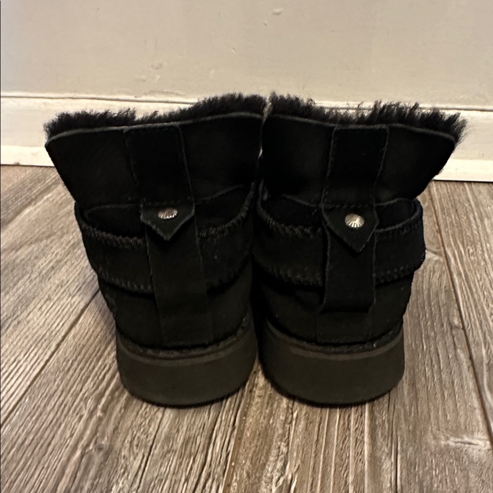 UGG Black Shearling Pull-On Boots Size 9 US Women Fur Lined Winter Shoes - Picture 8 of 15